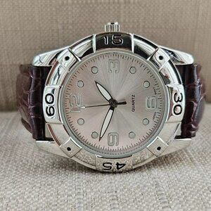 Men wristwatch Silver Tone case Quartz Analog Brown Leather band Watch